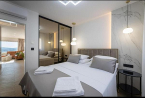 Sky high Sea view lux apartment